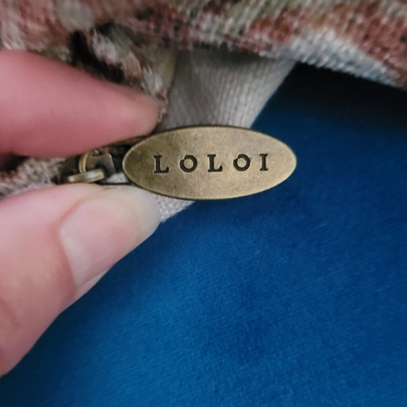 2 gorgeous pillow shams by Loloi. Shams only no inserts.36x36 inches each. - Picture 5 of 8